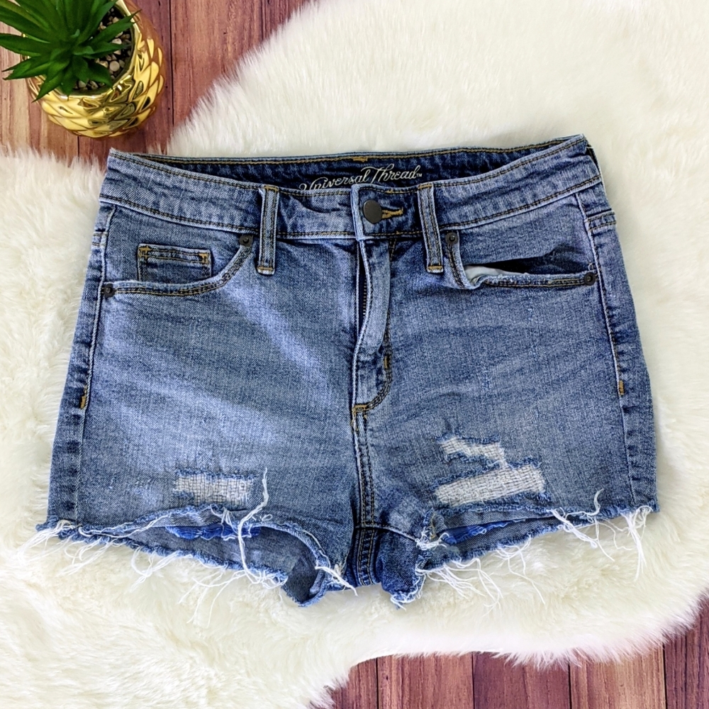 Universal Thread High-Rise Distressed Shortie Sz 4